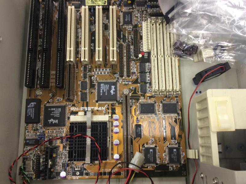 工場で利用されるWindowsNT搭載の産業用PCの延命修理の画像12