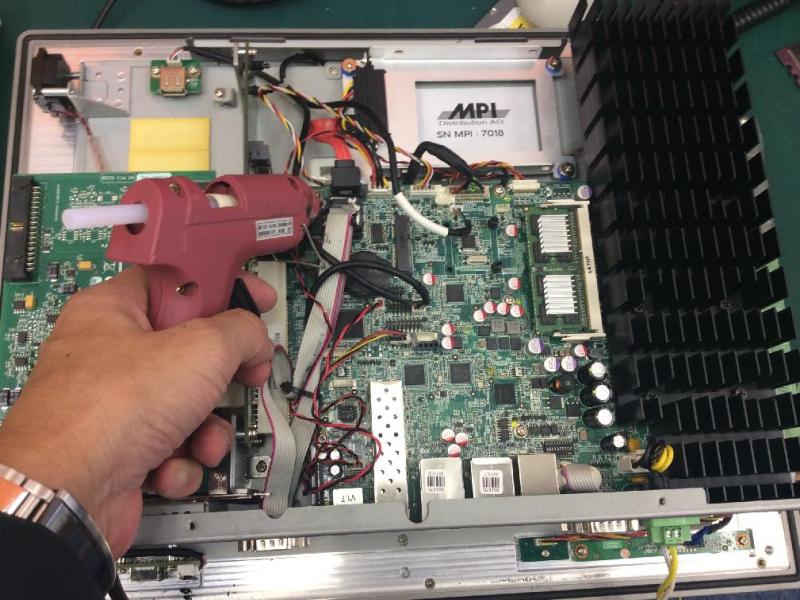 社会インフラ停止の危機！電波塔の制御PC、他社修理で悪化した「警報の赤」を“米粒大の部品”特定で復旧！の画像8
